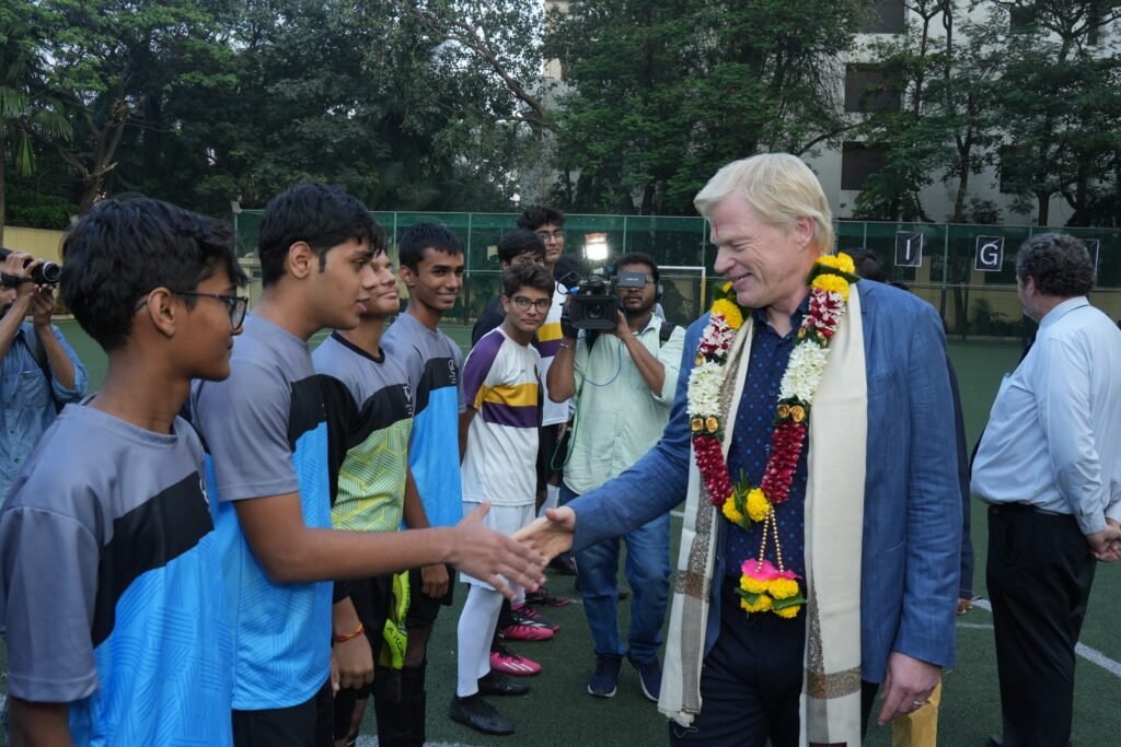 Oliver Kahn Shaking Hand